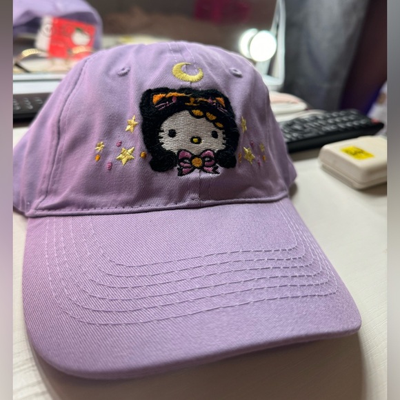 Hello Kitty hat - Picture 1 of 2
